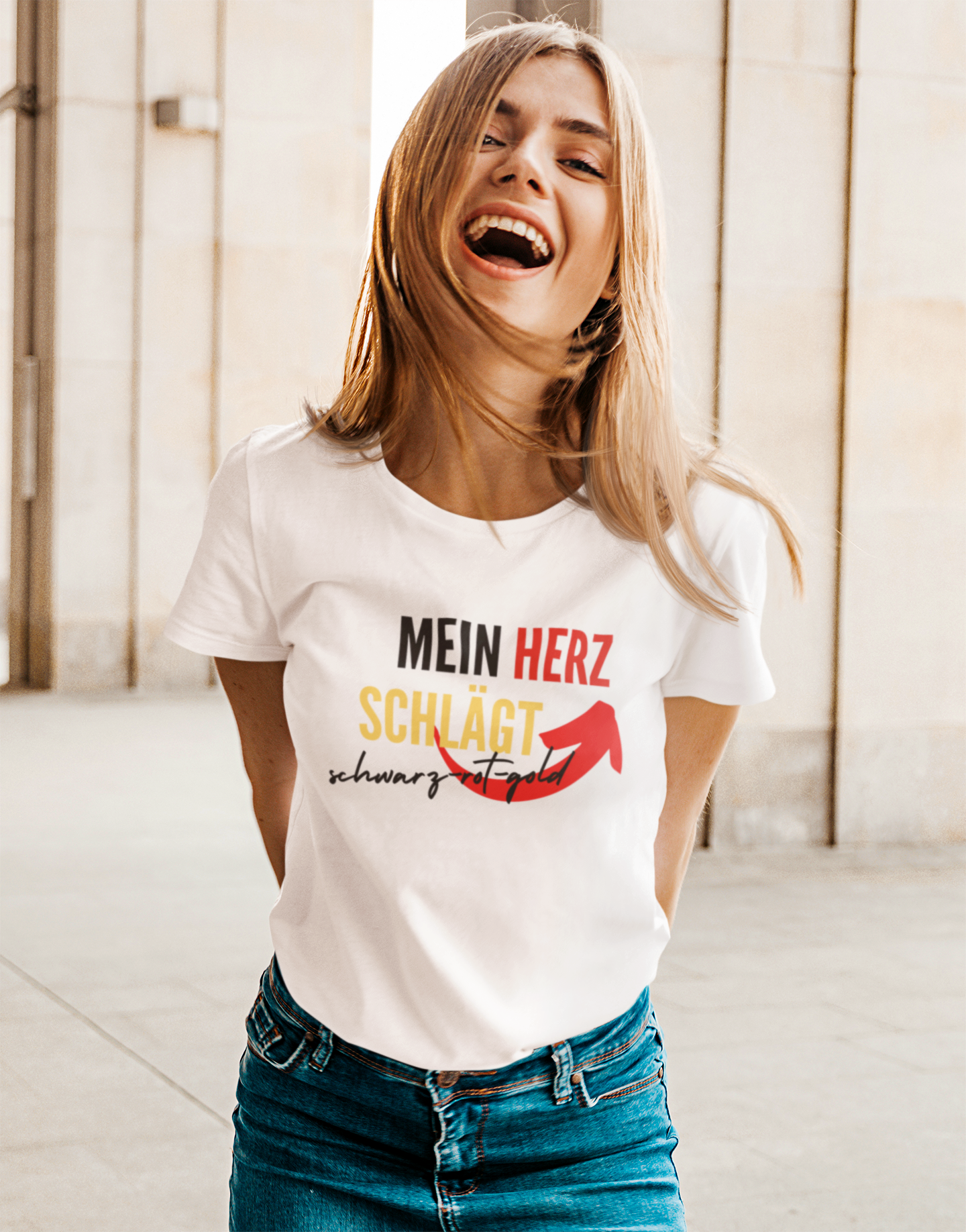 Mein Herz schlägt SCHWARZ ROT GOLD Unisex T-Shirt