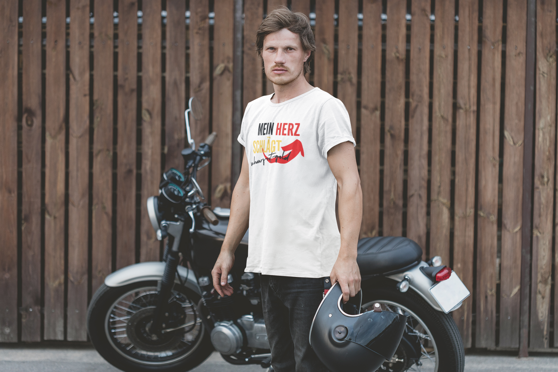 Mein Herz schlägt SCHWARZ ROT GOLD Unisex T-Shirt